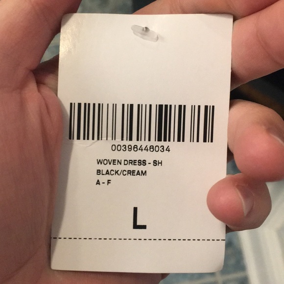 Never worn! It was delivered after I needed it. - Picture 5 of 5